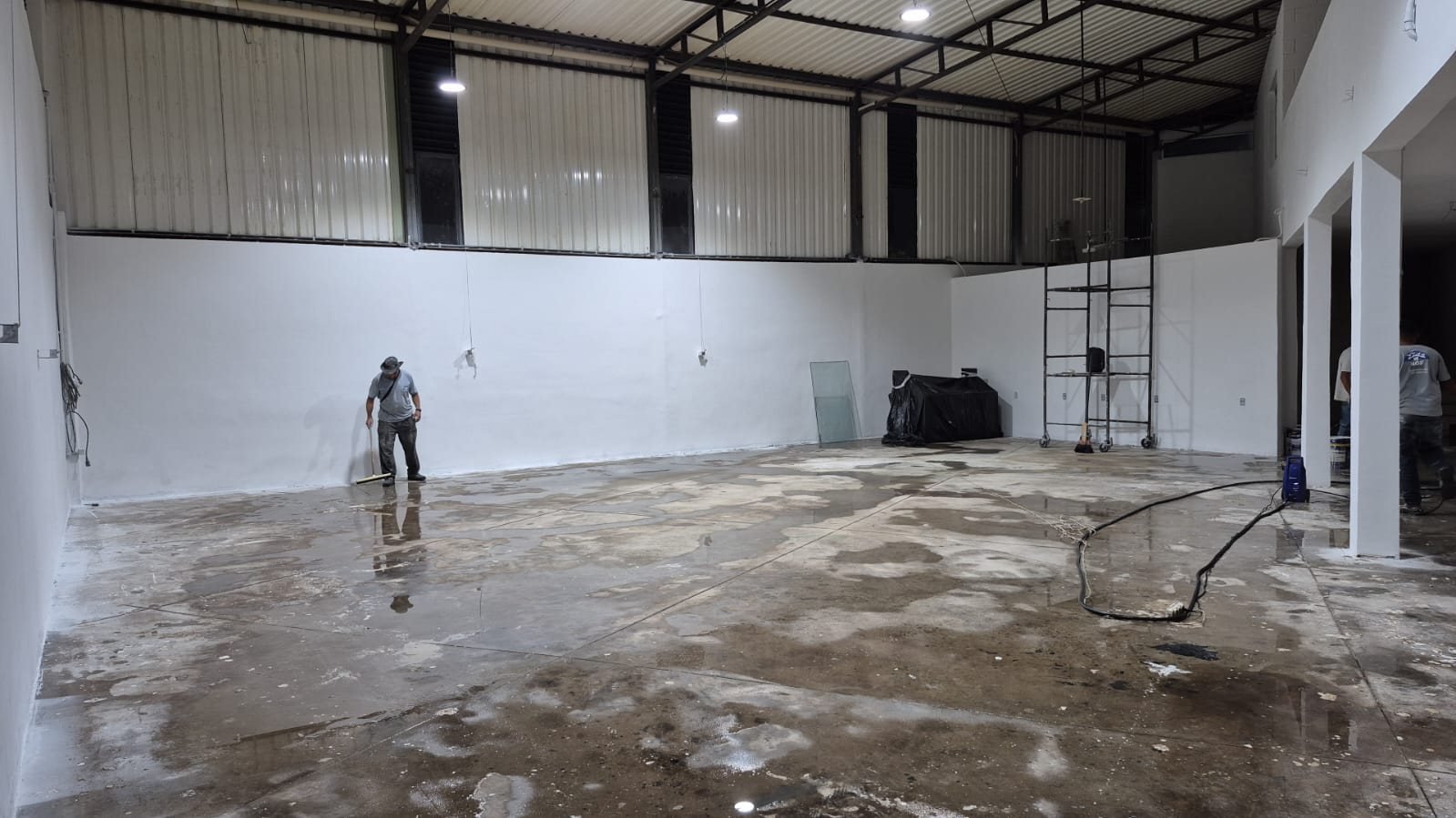 Pintura e adequações em galpão industrial